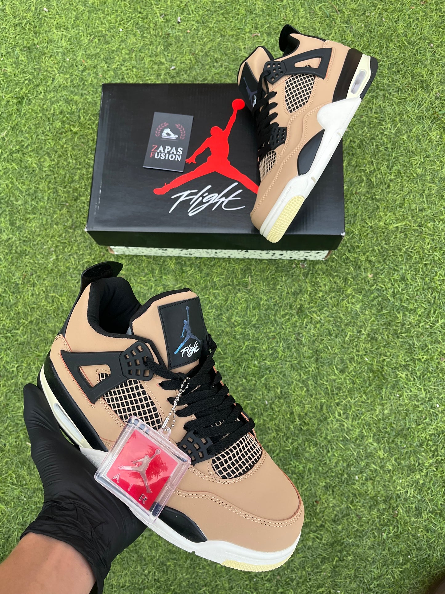 Jordan 4 Travis Scott