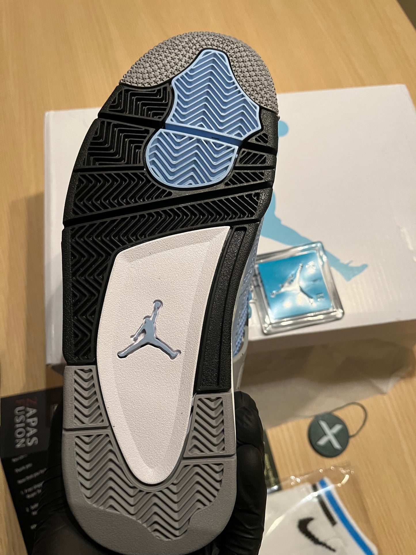 Jordan 4 University Blue