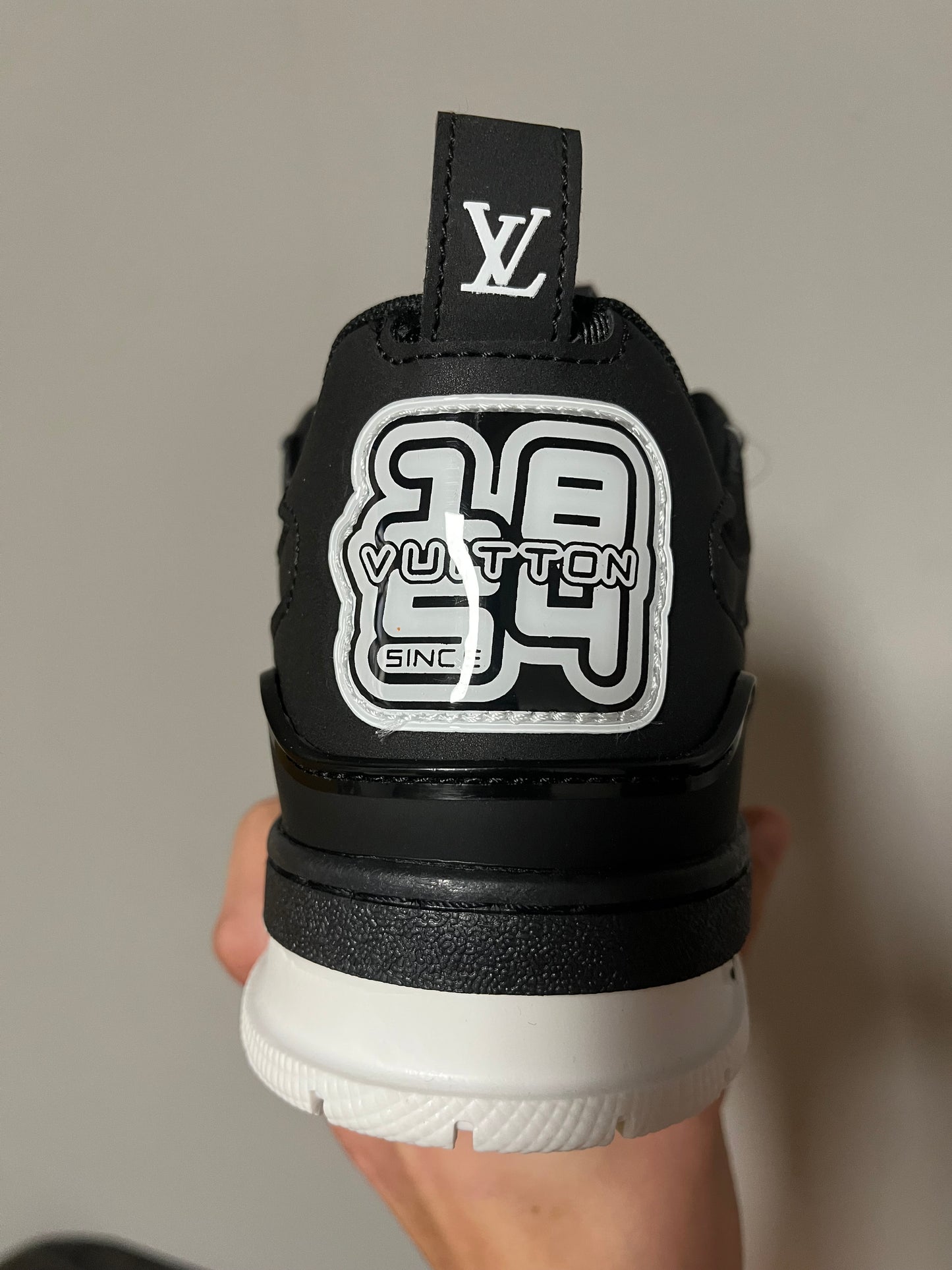 LV Skate Negras