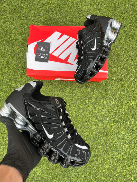 Nike Shox Negras con Plateado