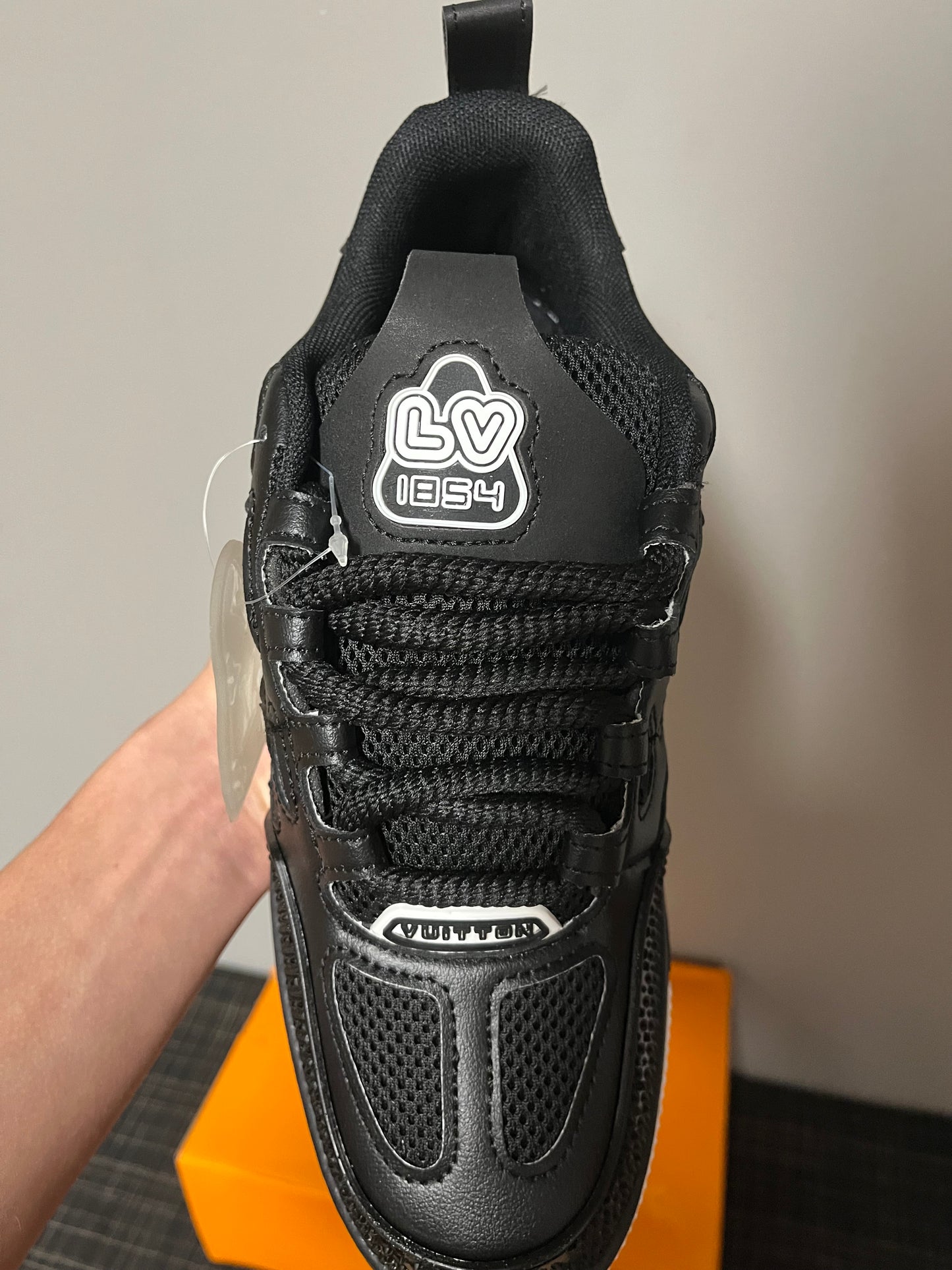 LV Skate Negras